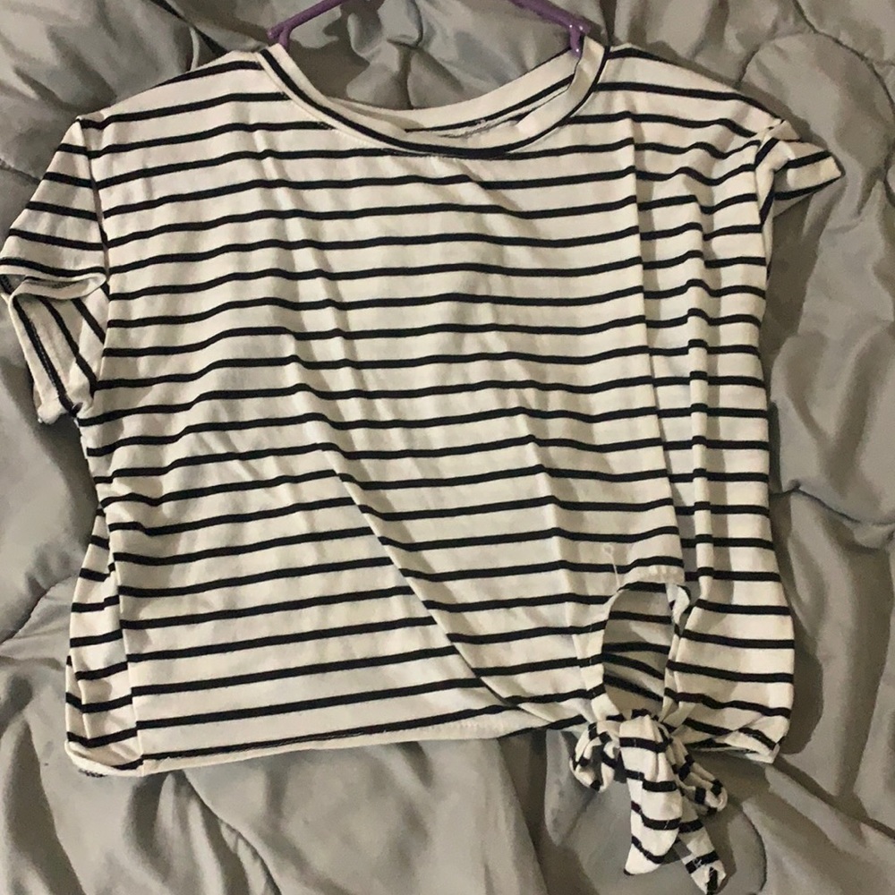 Black and white loose crop top with tie on bottom